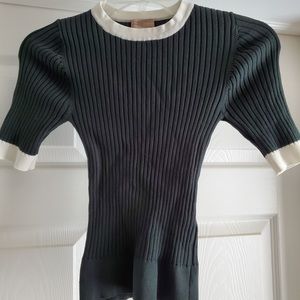 Form-fitting Green Cropped Sweater